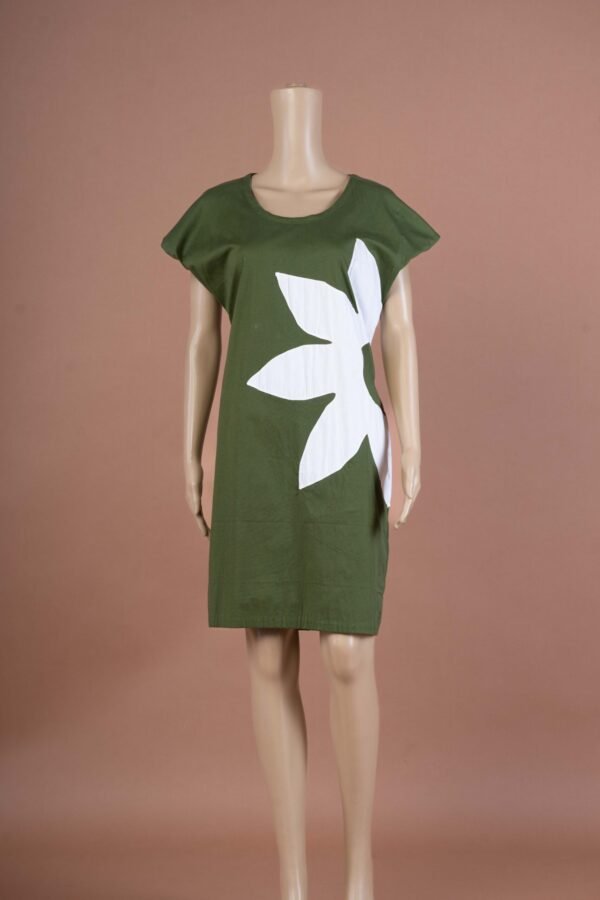 Short dress with Appliqué